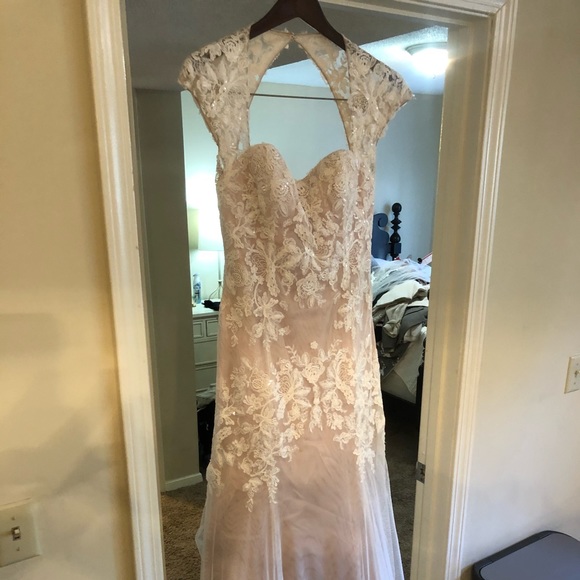W•Too Wedding Gown - Picture 1 of 8